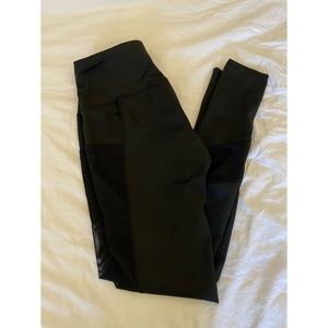 GOOD KARMA BLACK LEGGINGS W/ MESH PANELING